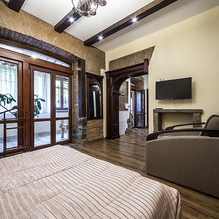 Vip Castle Apartmens Lviv Kültér fotó
