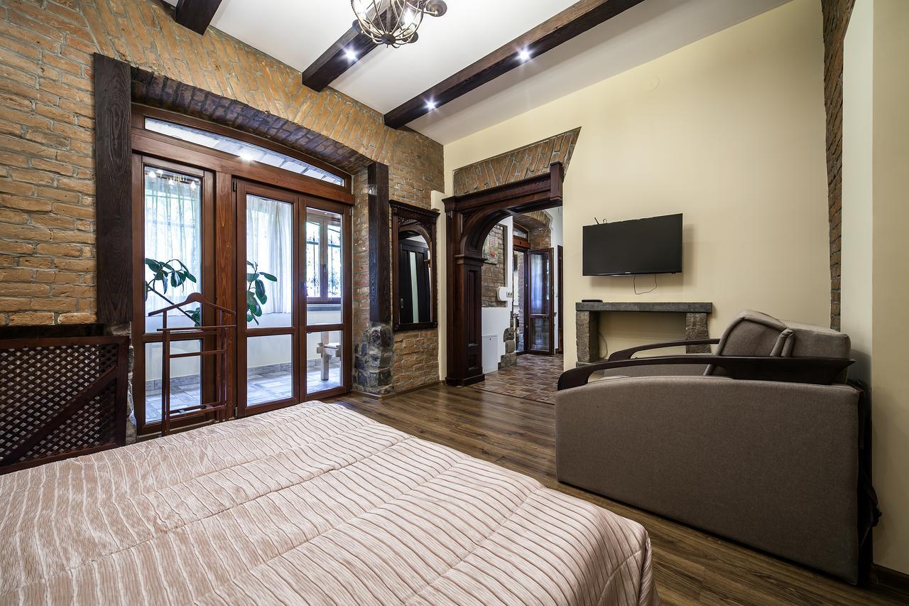 Vip Castle Apartmens Lviv Kültér fotó